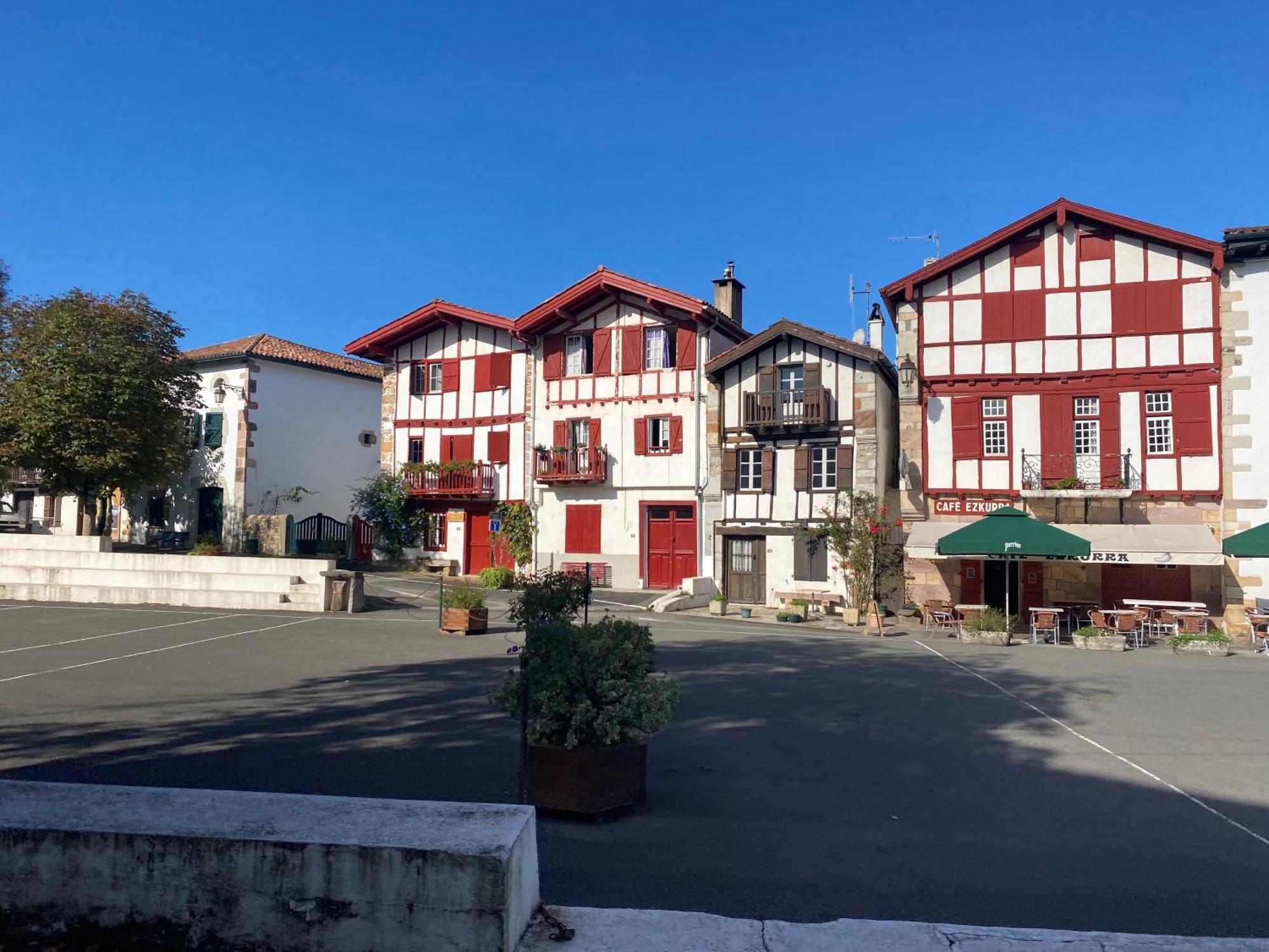 Hotel Ama Lur Hasparren Esterno foto
