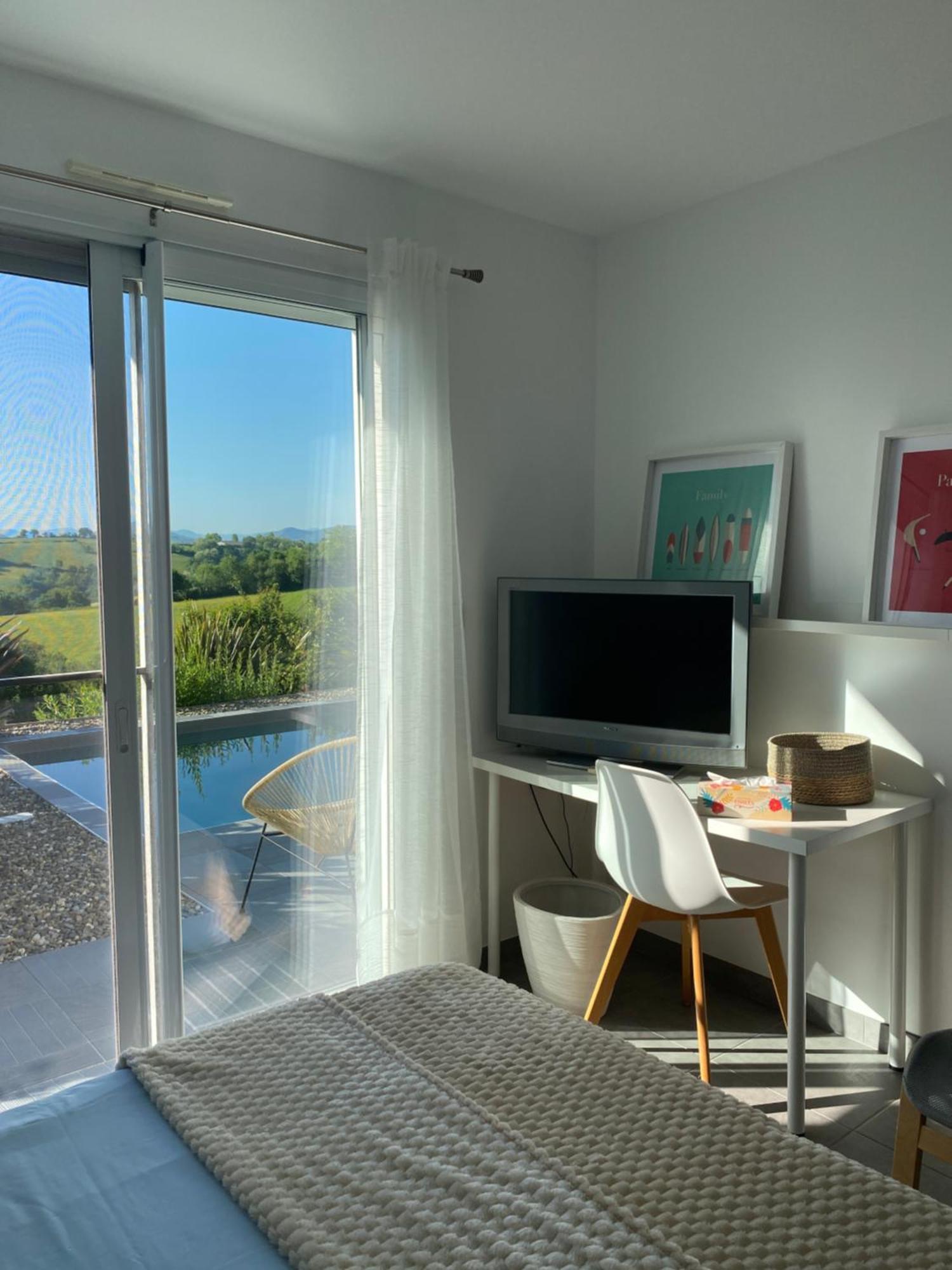 Hotel Ama Lur Hasparren Esterno foto